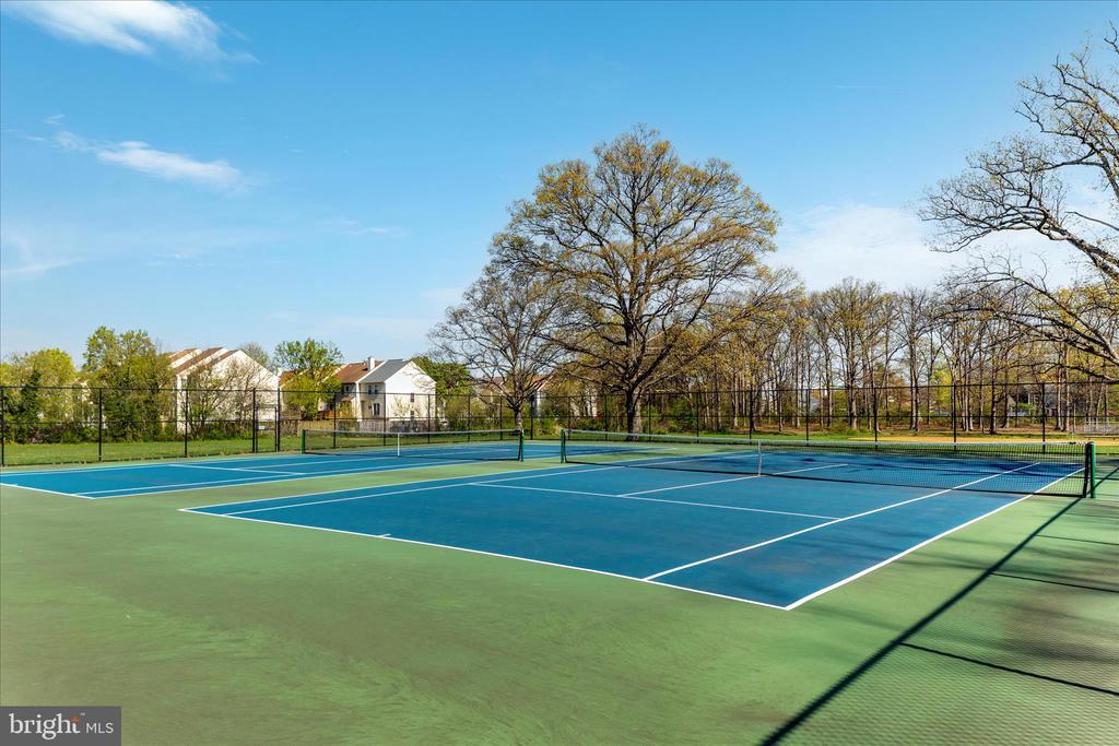 408 WOODGROVE COURT