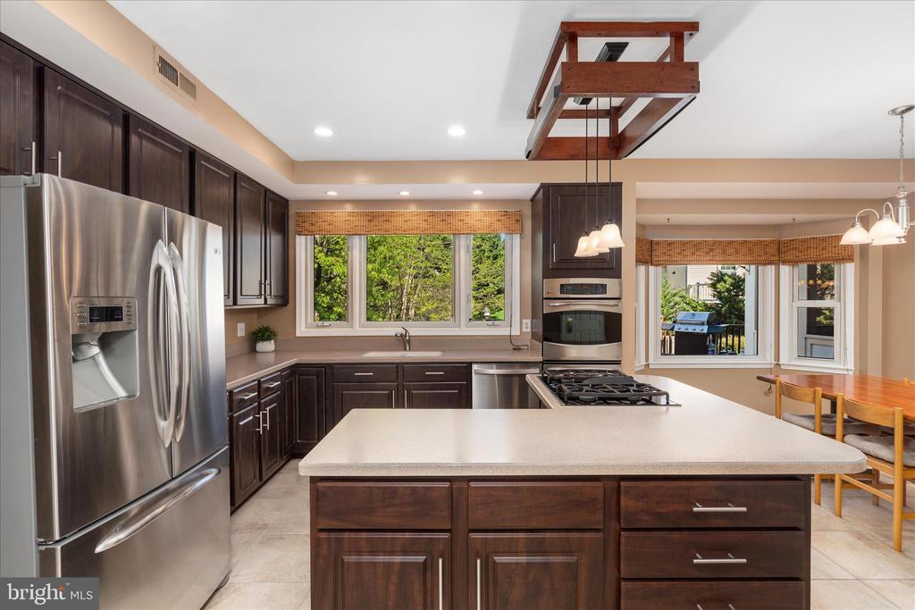408 WOODGROVE COURT