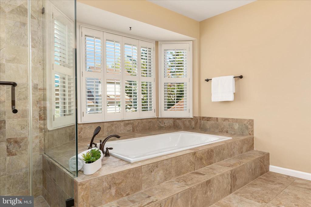 408 WOODGROVE COURT