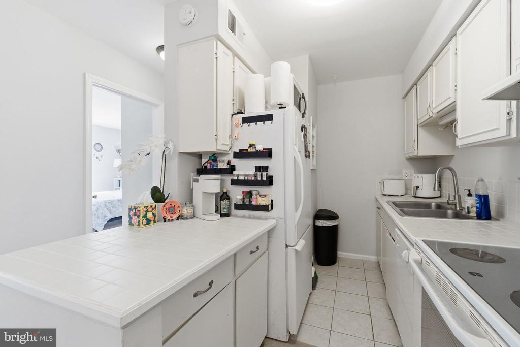 5911 PRINCE JAMES DRIVE E 25