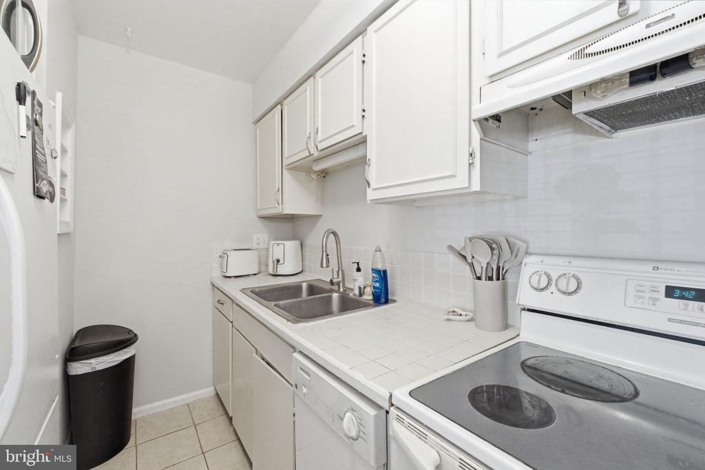 5911 PRINCE JAMES DRIVE E 25