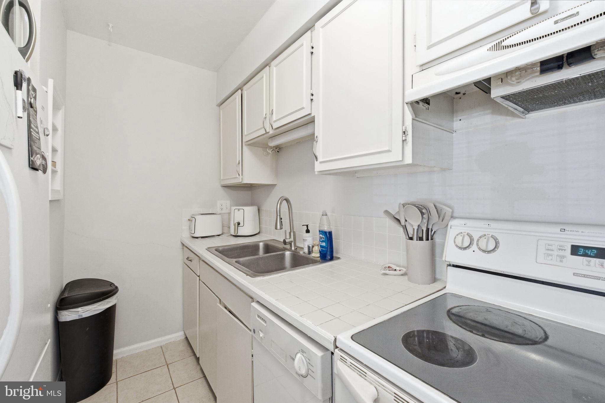 5911 PRINCE JAMES DRIVE E 25