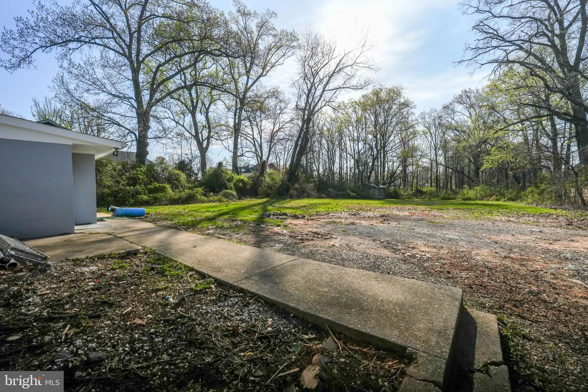 8665 CENTER ROAD
