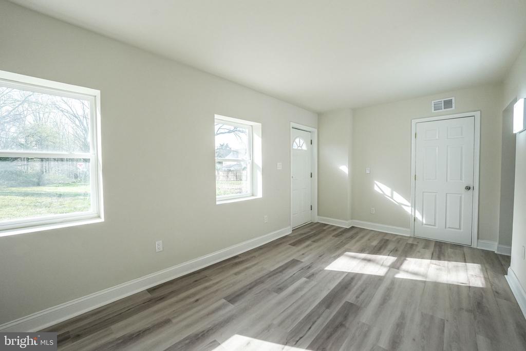8665 CENTER ROAD