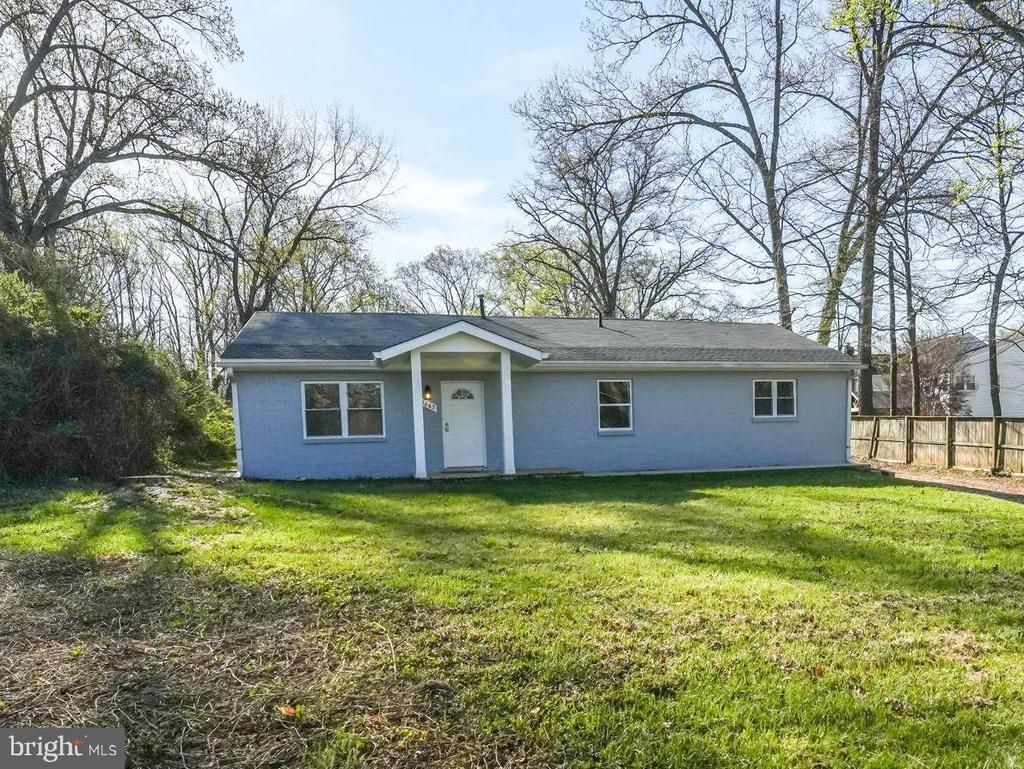 8665 CENTER ROAD