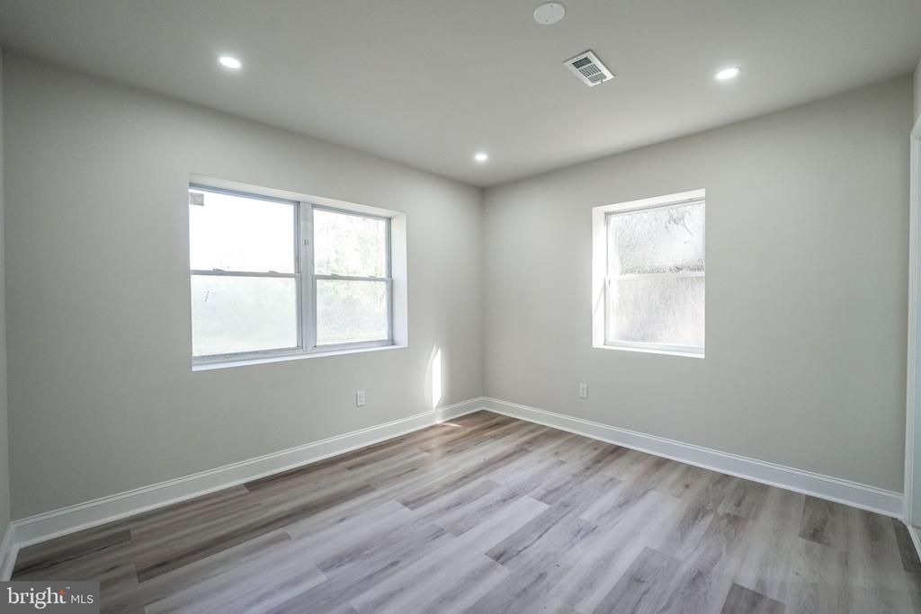 8665 CENTER ROAD
