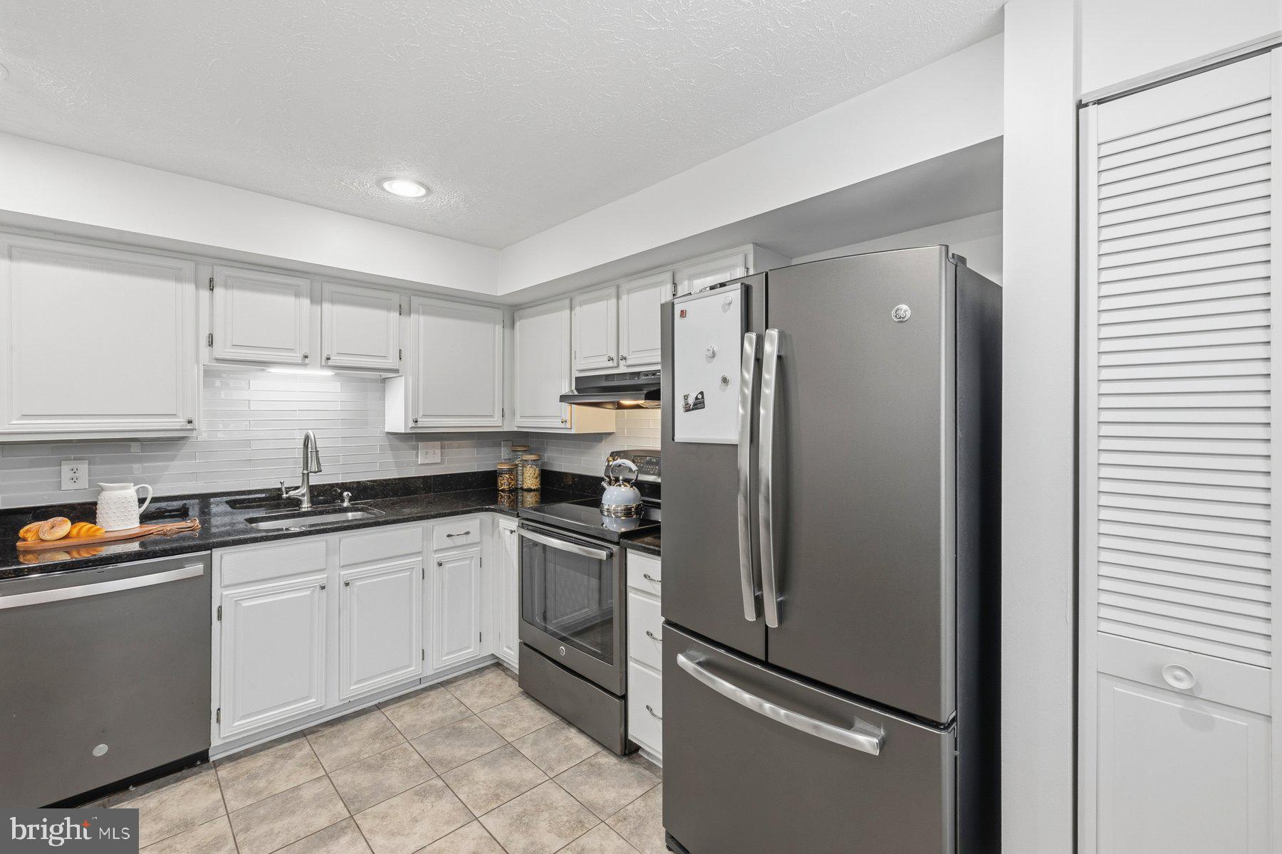 6102 GARDENIA COURT