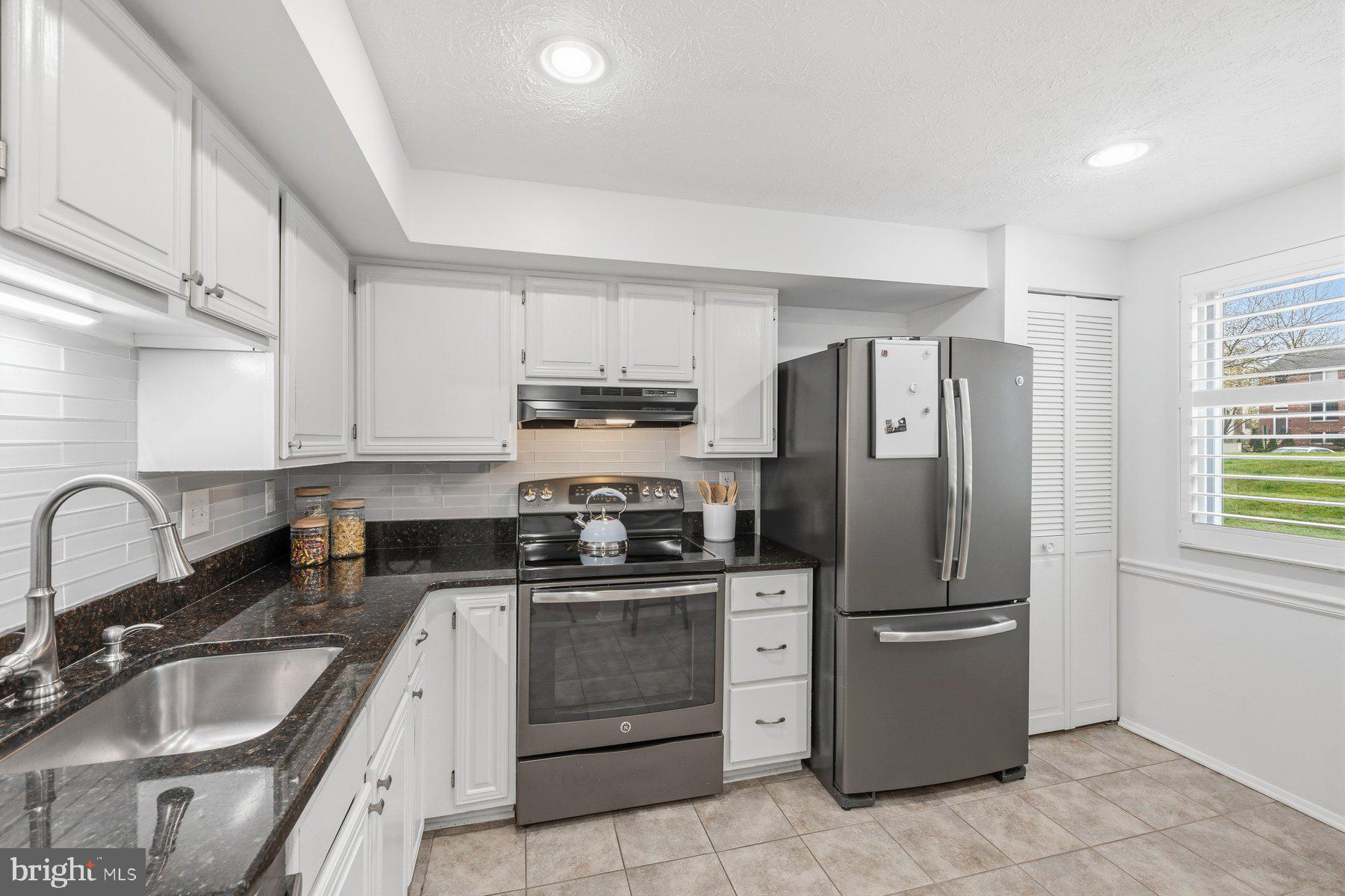 6102 GARDENIA COURT