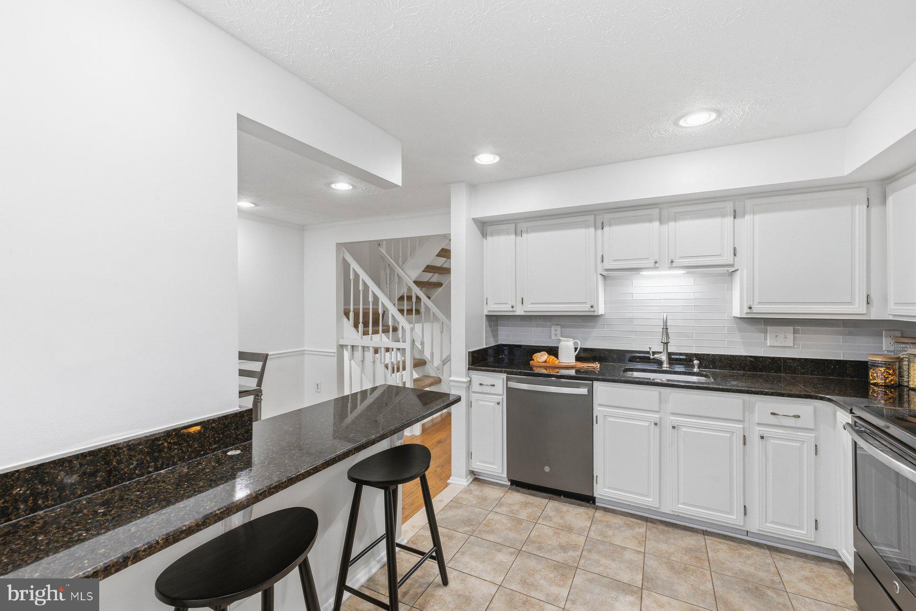 6102 GARDENIA COURT