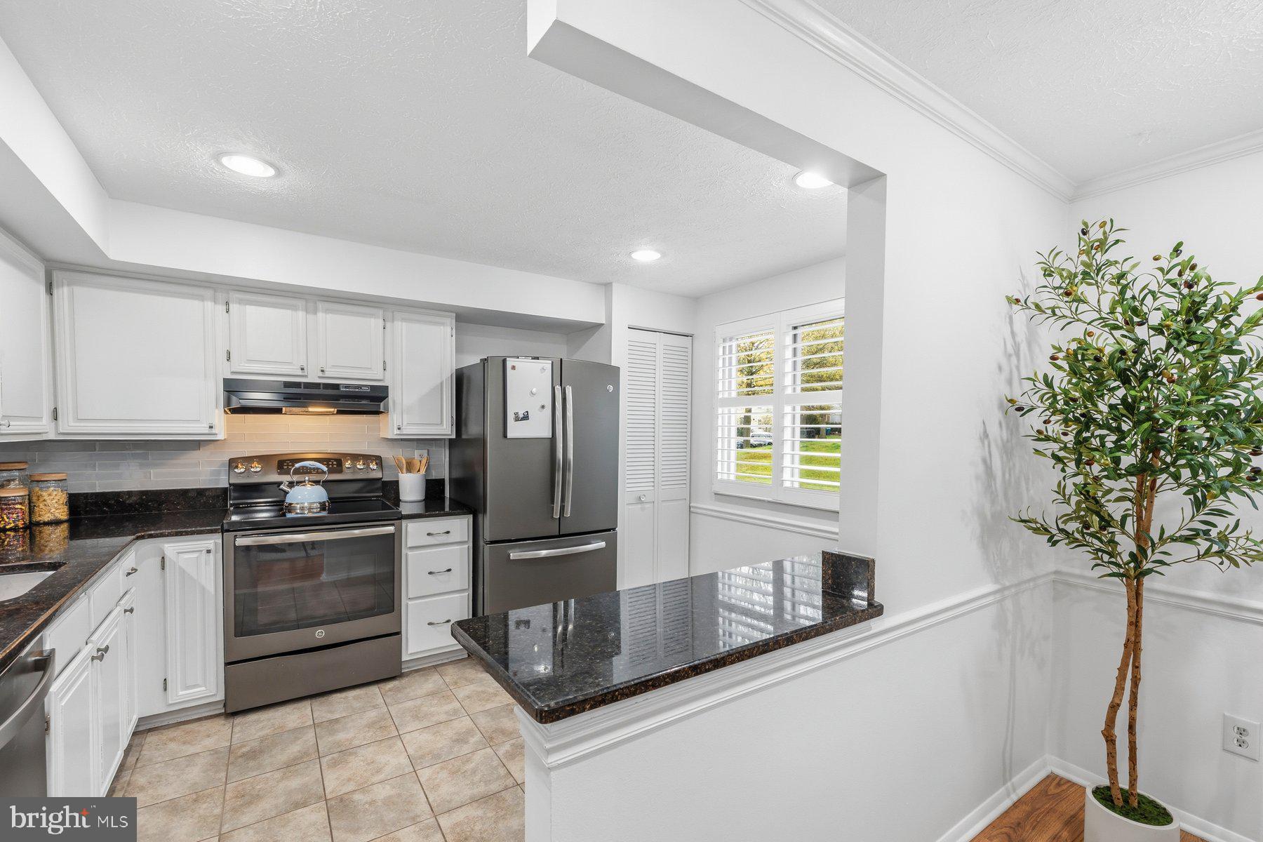 6102 GARDENIA COURT