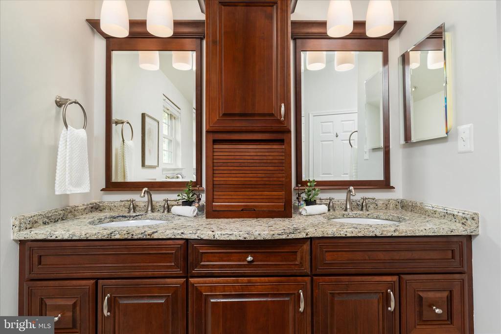 13132 THORNAPPLE PLACE