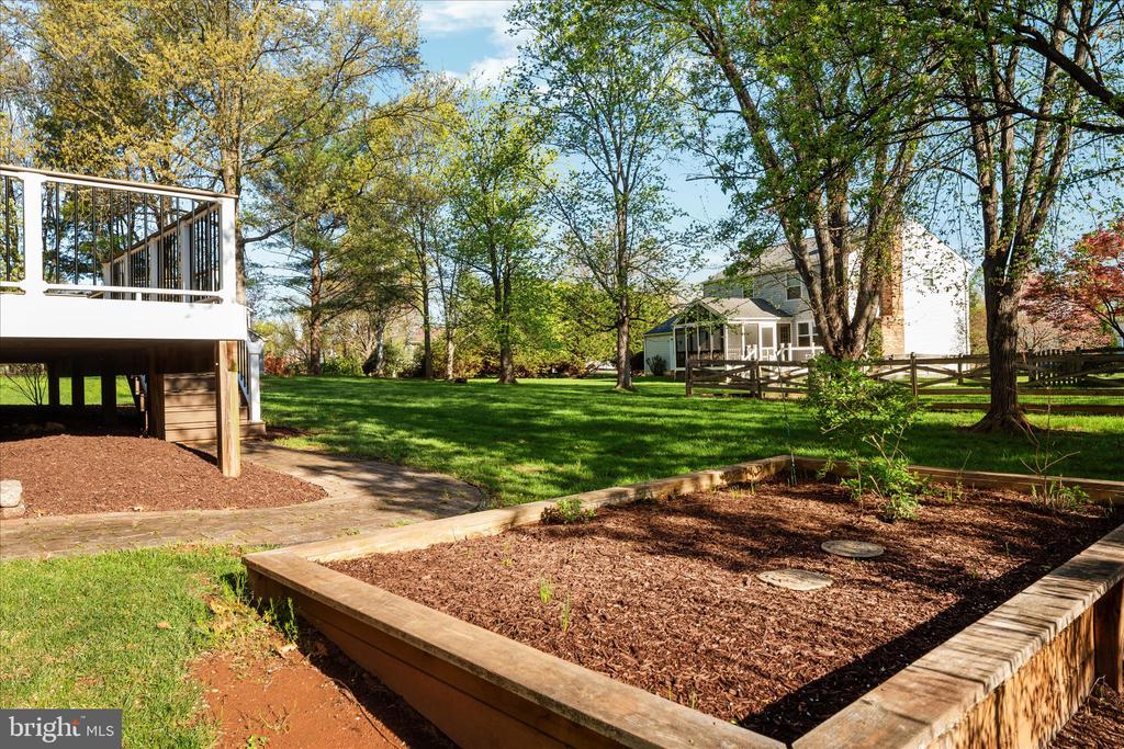 13132 THORNAPPLE PLACE