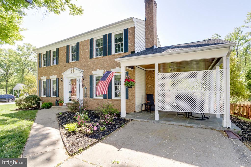 9009 LAKE BRADDOCK DRIVE