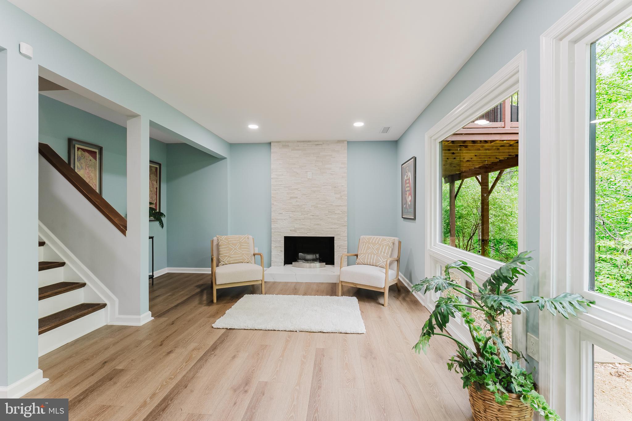4403 OSSIAN HALL LANE