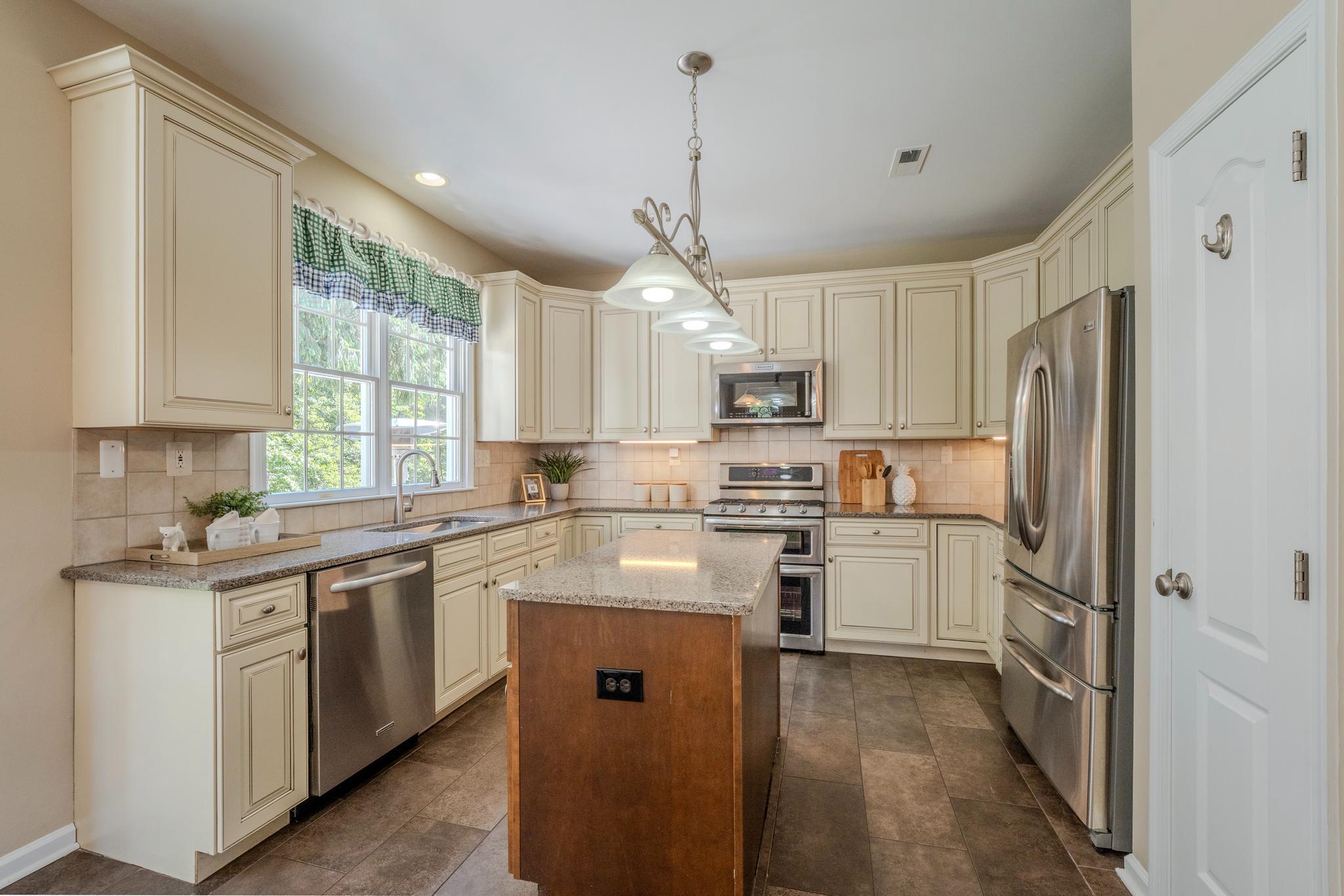 1327 MURRAY DOWNS WAY