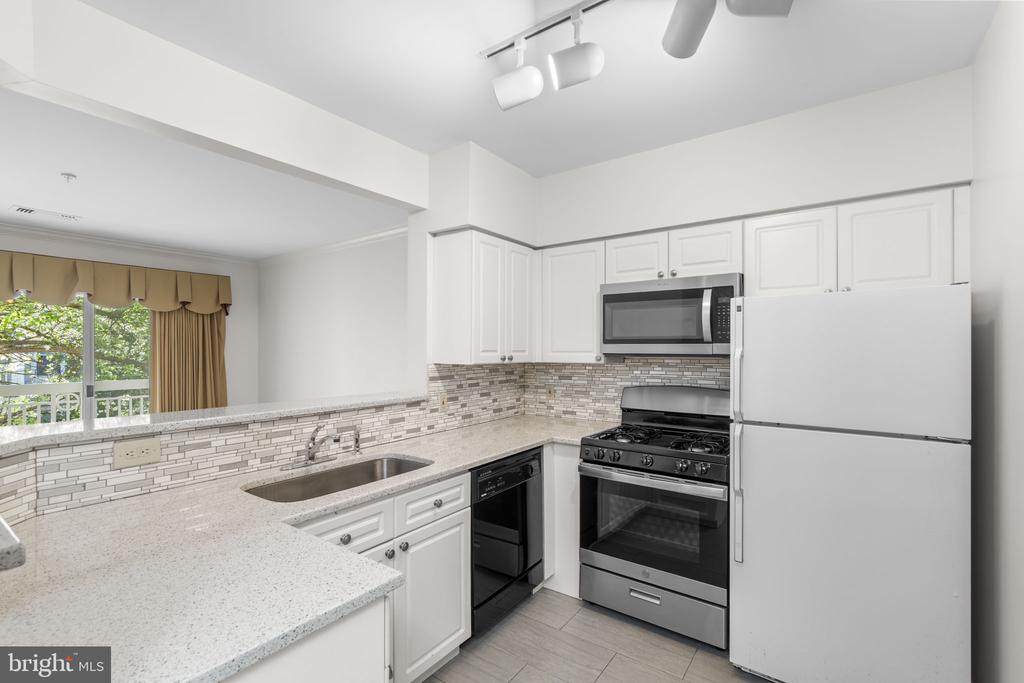 12915 ALTON SQUARE 213