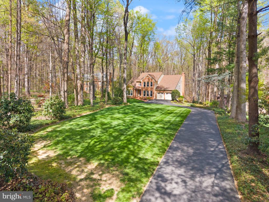 6823 BRIMSTONE LANE