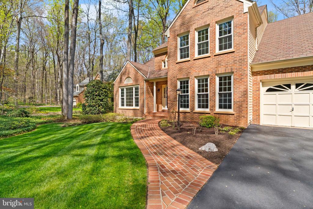 6823 BRIMSTONE LANE