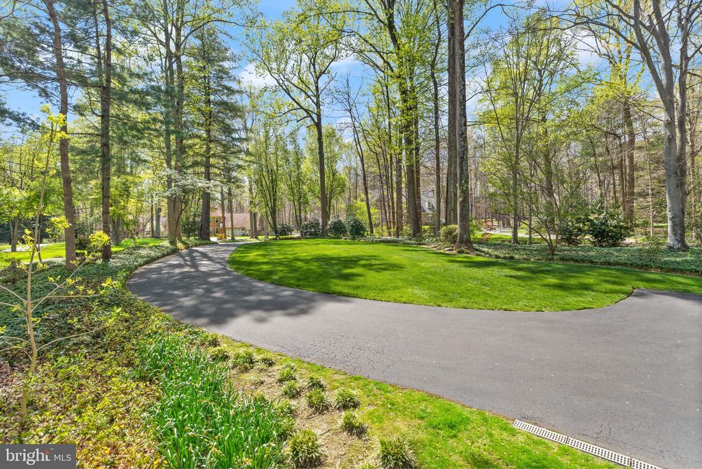 6823 BRIMSTONE LANE