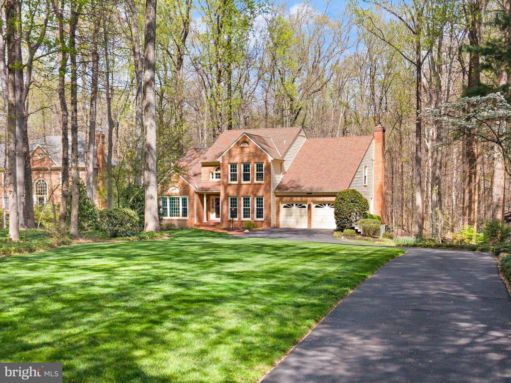 6823 BRIMSTONE LANE