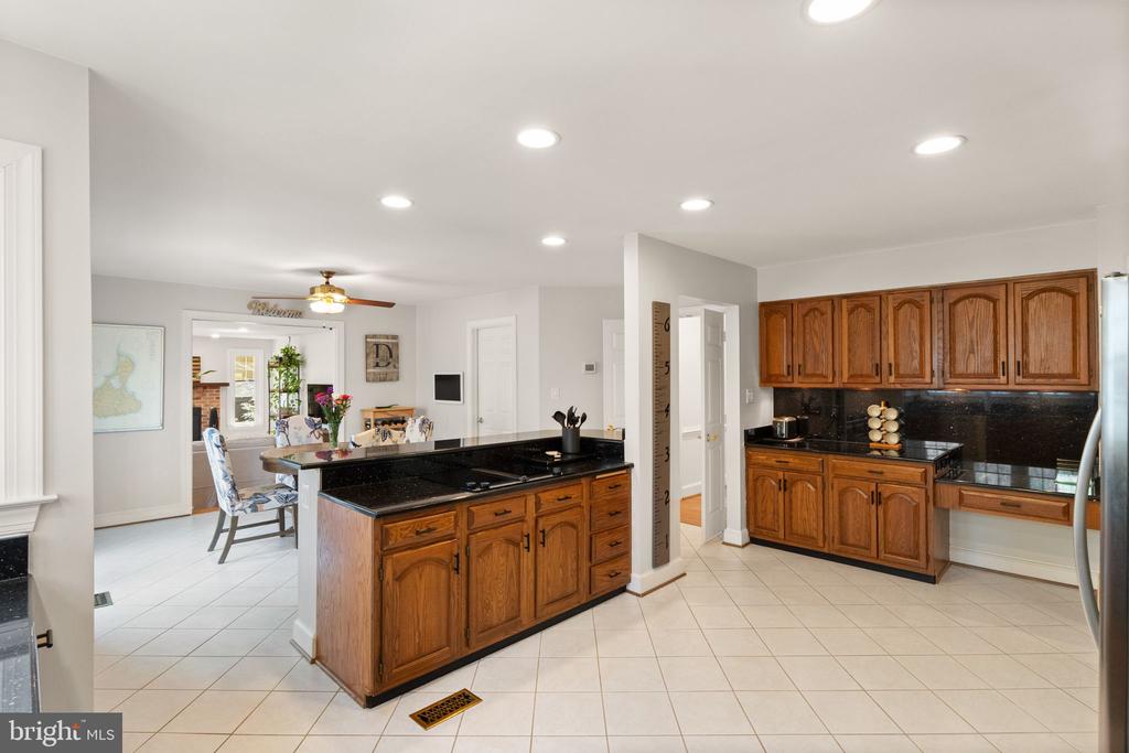 6823 BRIMSTONE LANE
