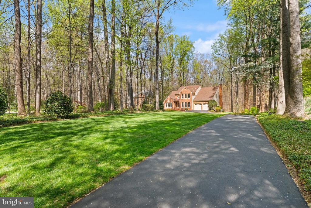 6823 BRIMSTONE LANE