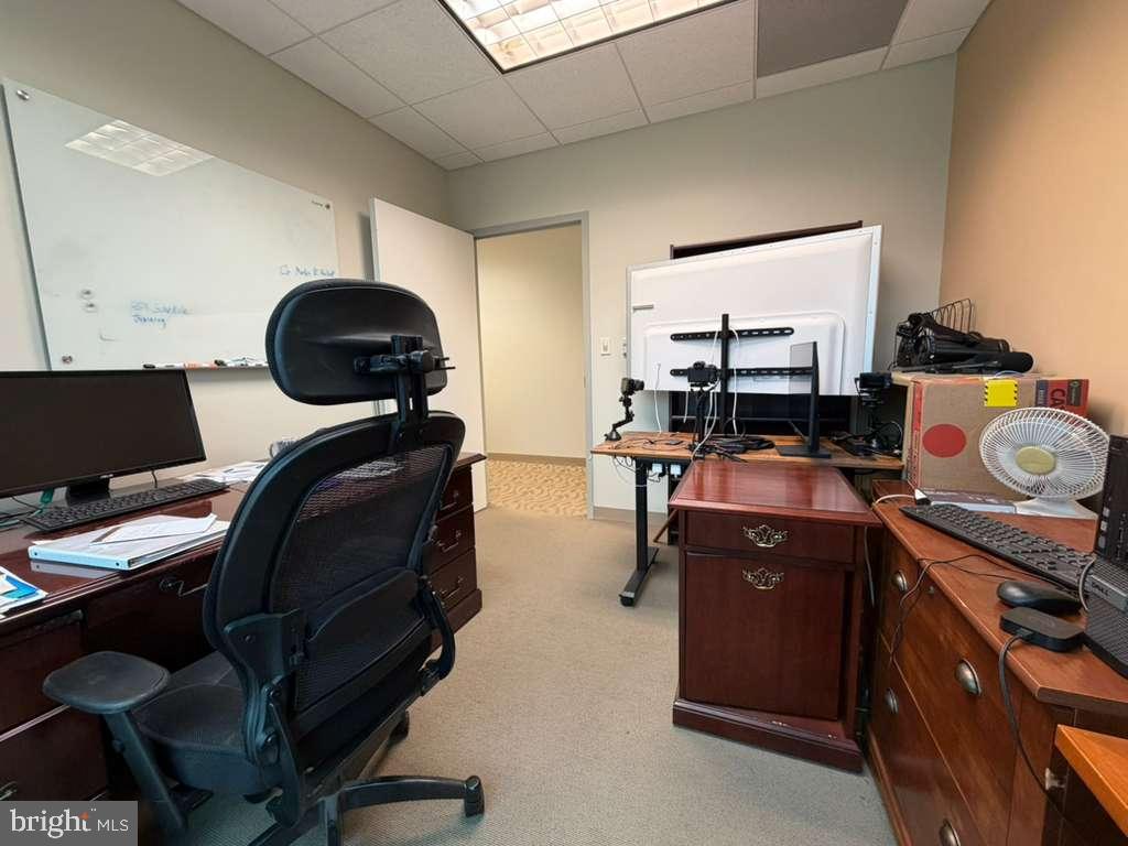 1984 ISAAC NEWTON SQUARE W 205