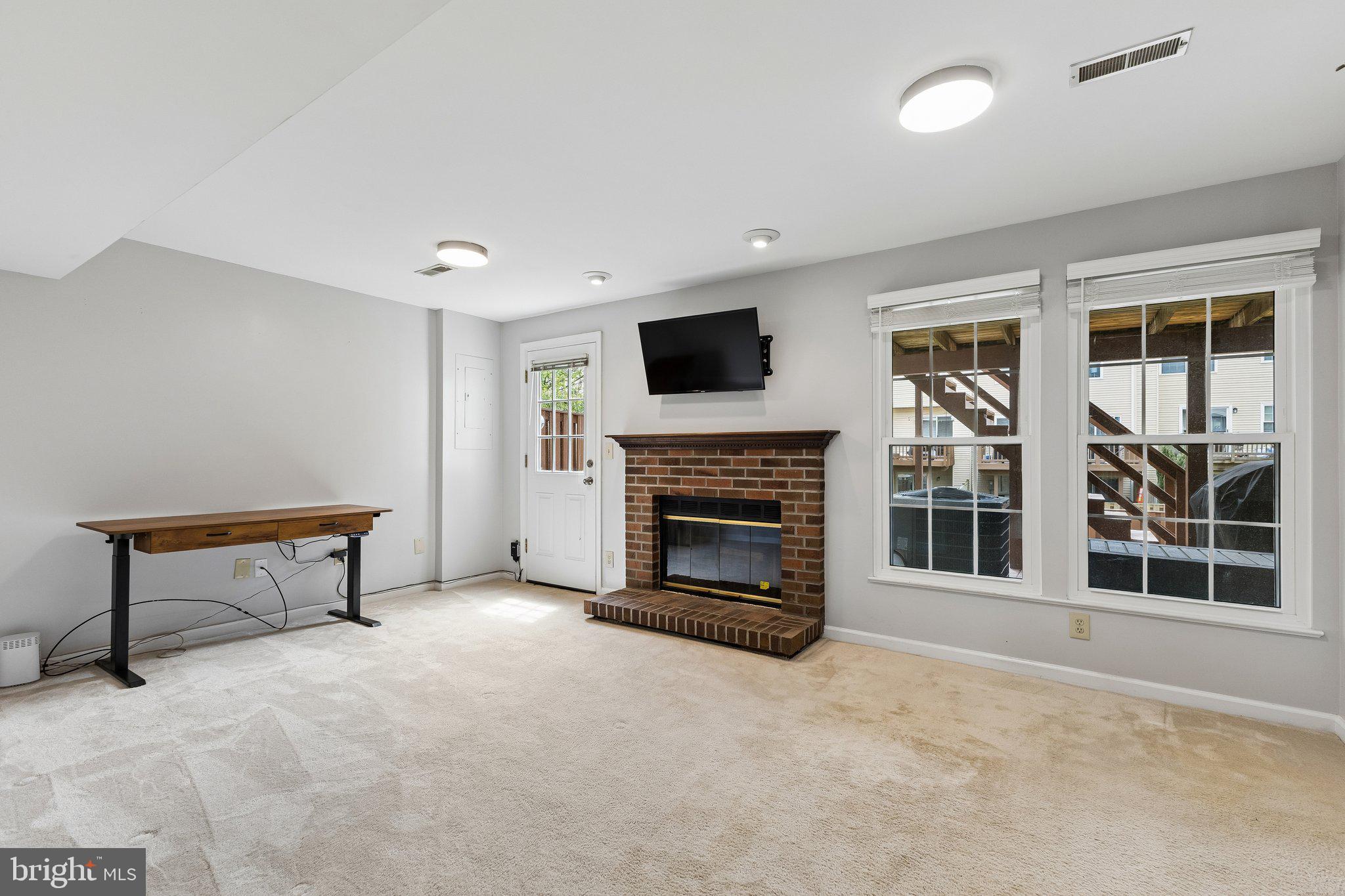 7452 GADSBY SQUARE