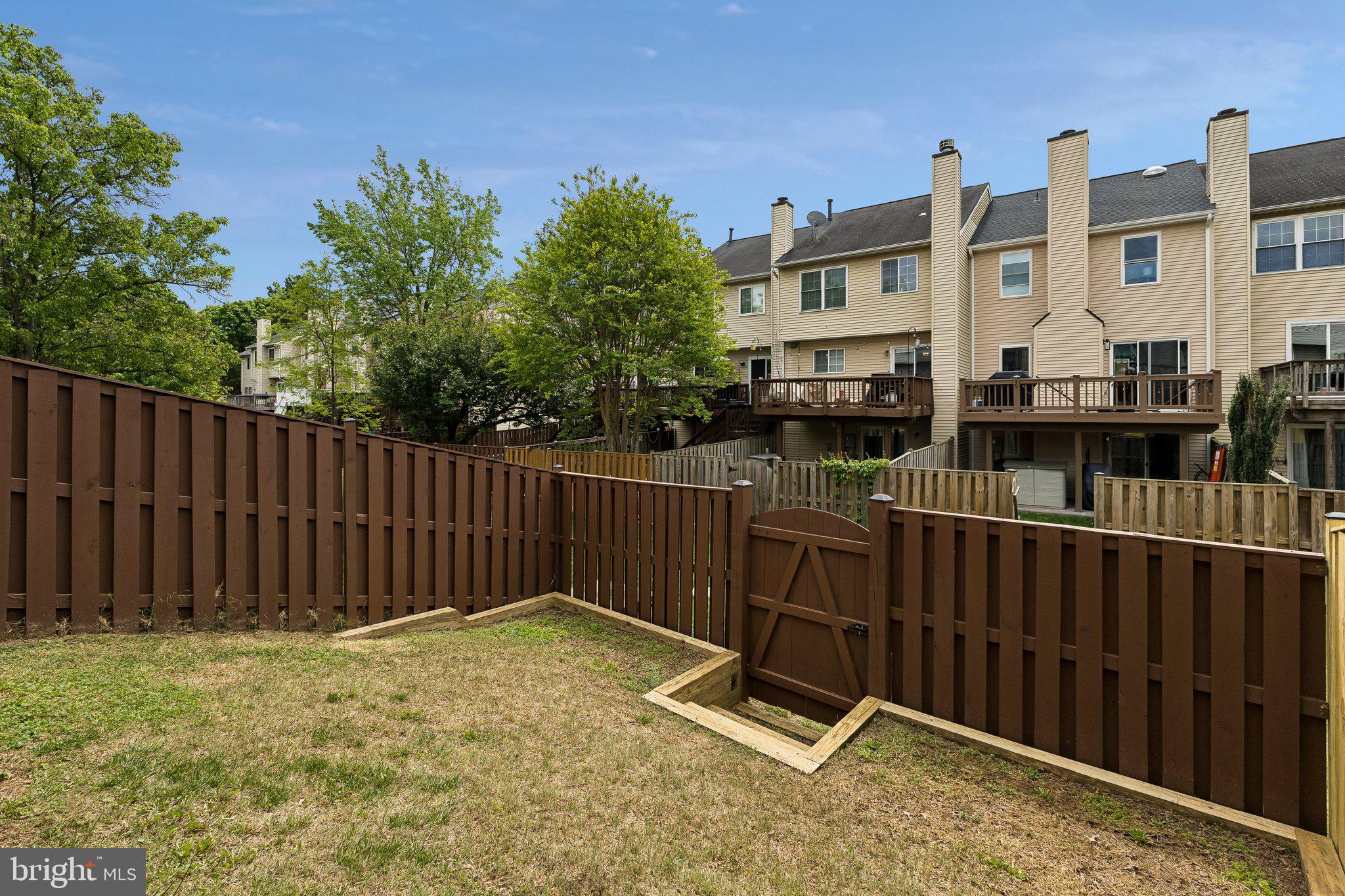 7452 GADSBY SQUARE