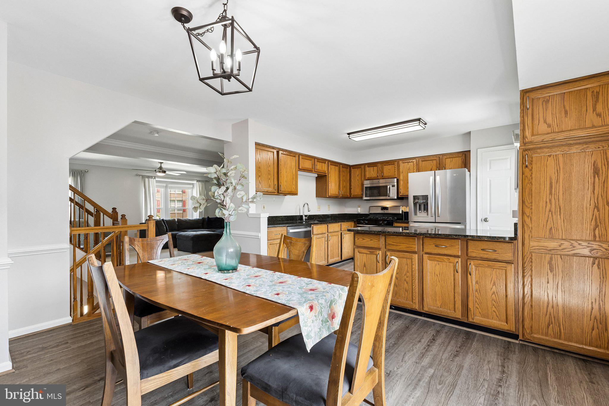 7452 GADSBY SQUARE