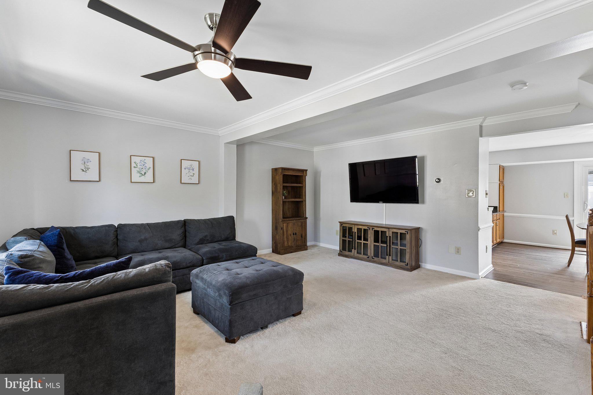 7452 GADSBY SQUARE