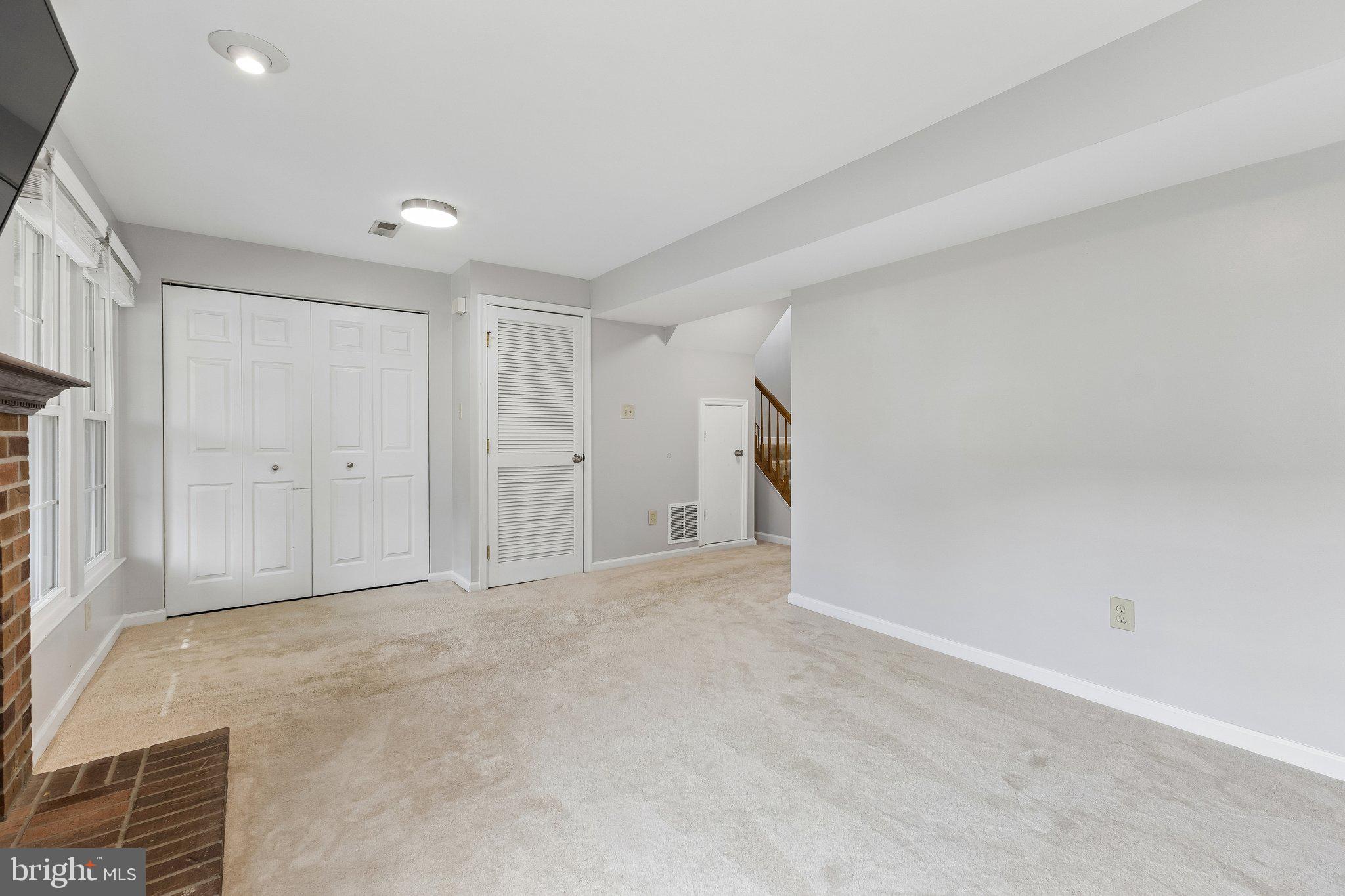 7452 GADSBY SQUARE