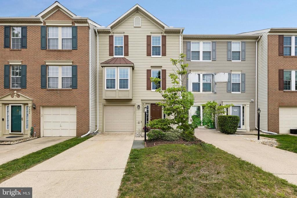 7452 GADSBY SQUARE