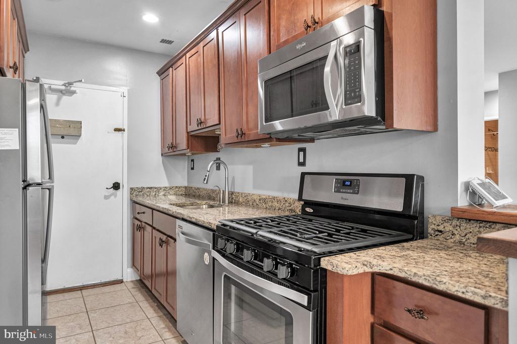 6631 WAKEFIELD DRIVE 106