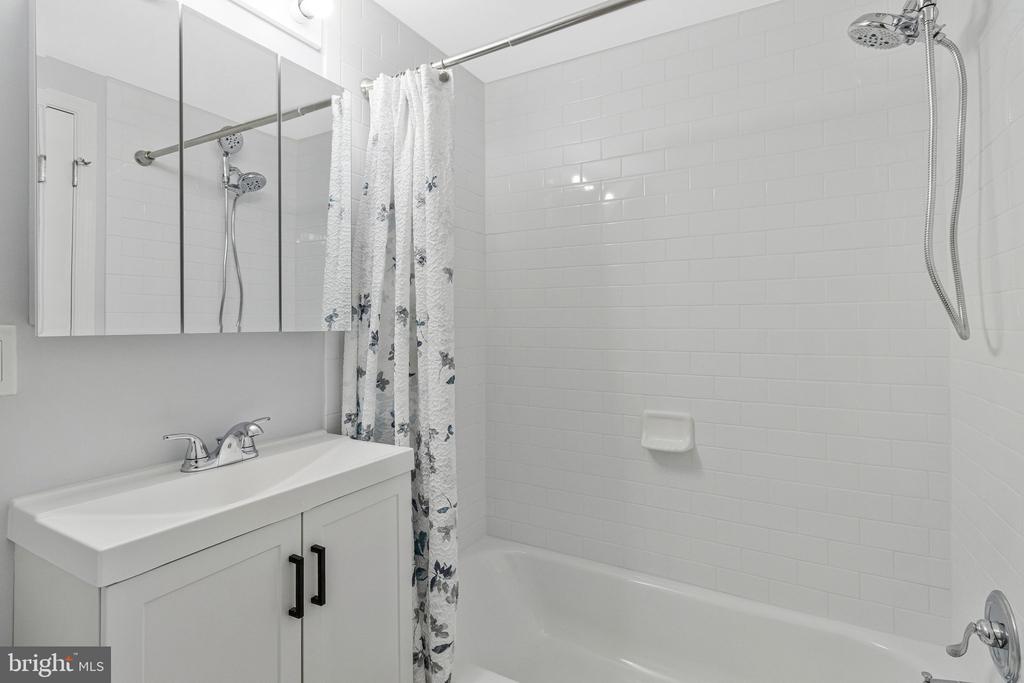 2754 HOLLYWOOD ROAD 54/102