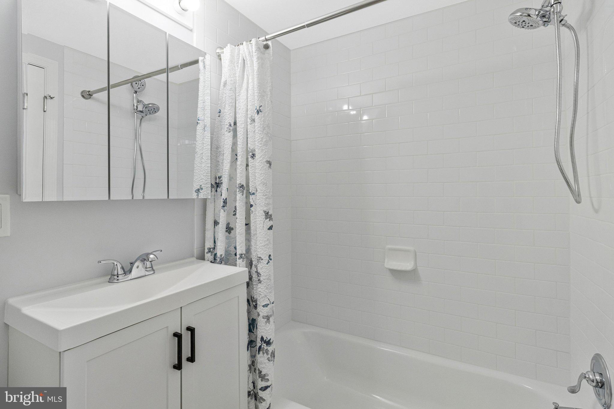 2754 HOLLYWOOD ROAD 54/102