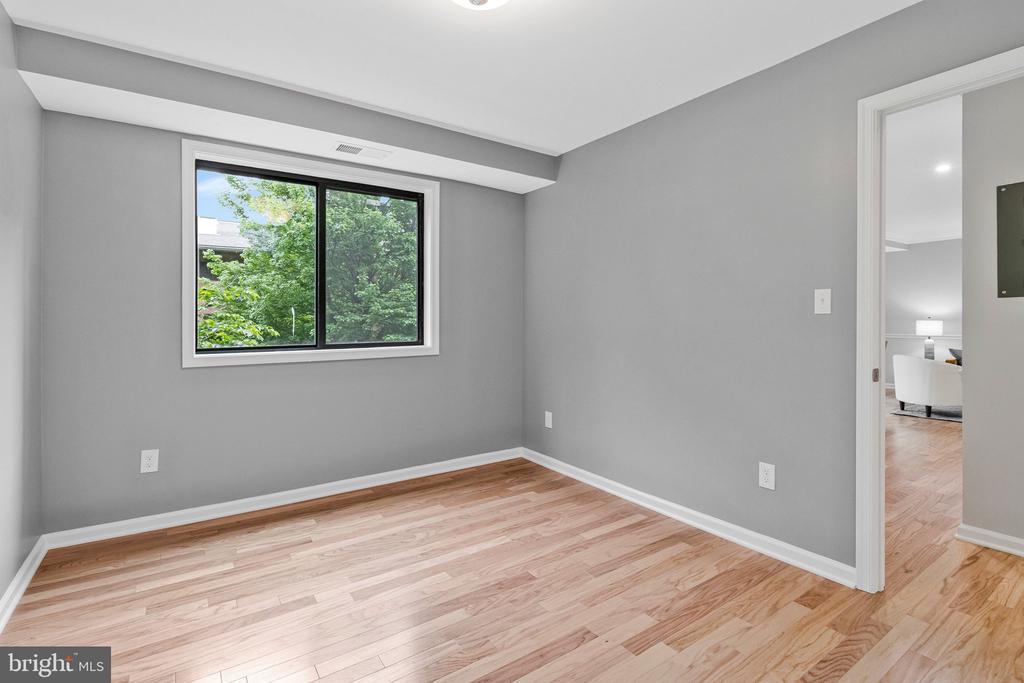 2754 HOLLYWOOD ROAD 54/102