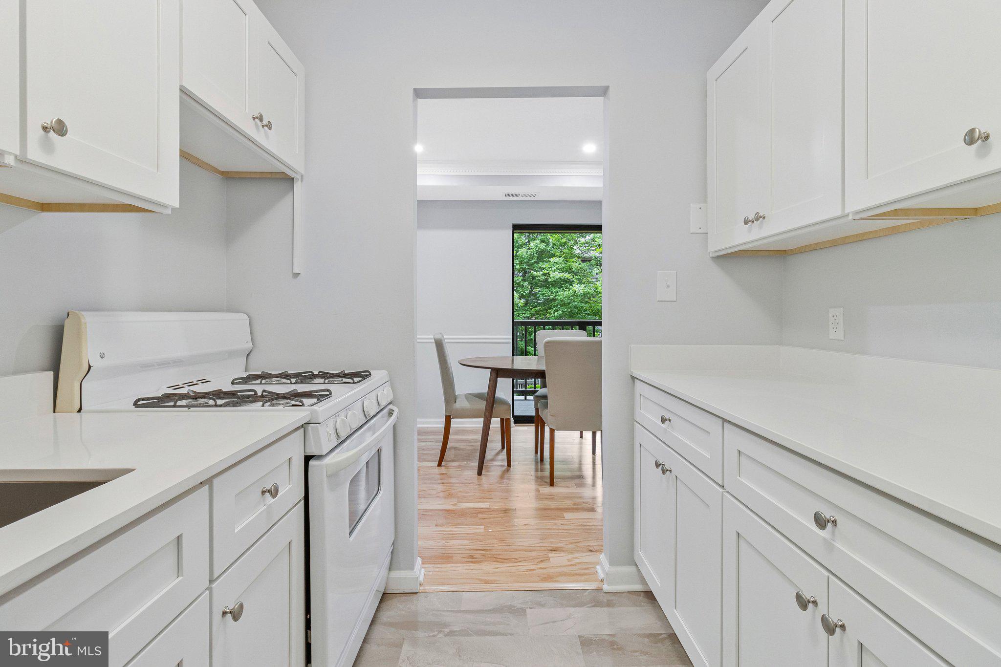2754 HOLLYWOOD ROAD 54/102