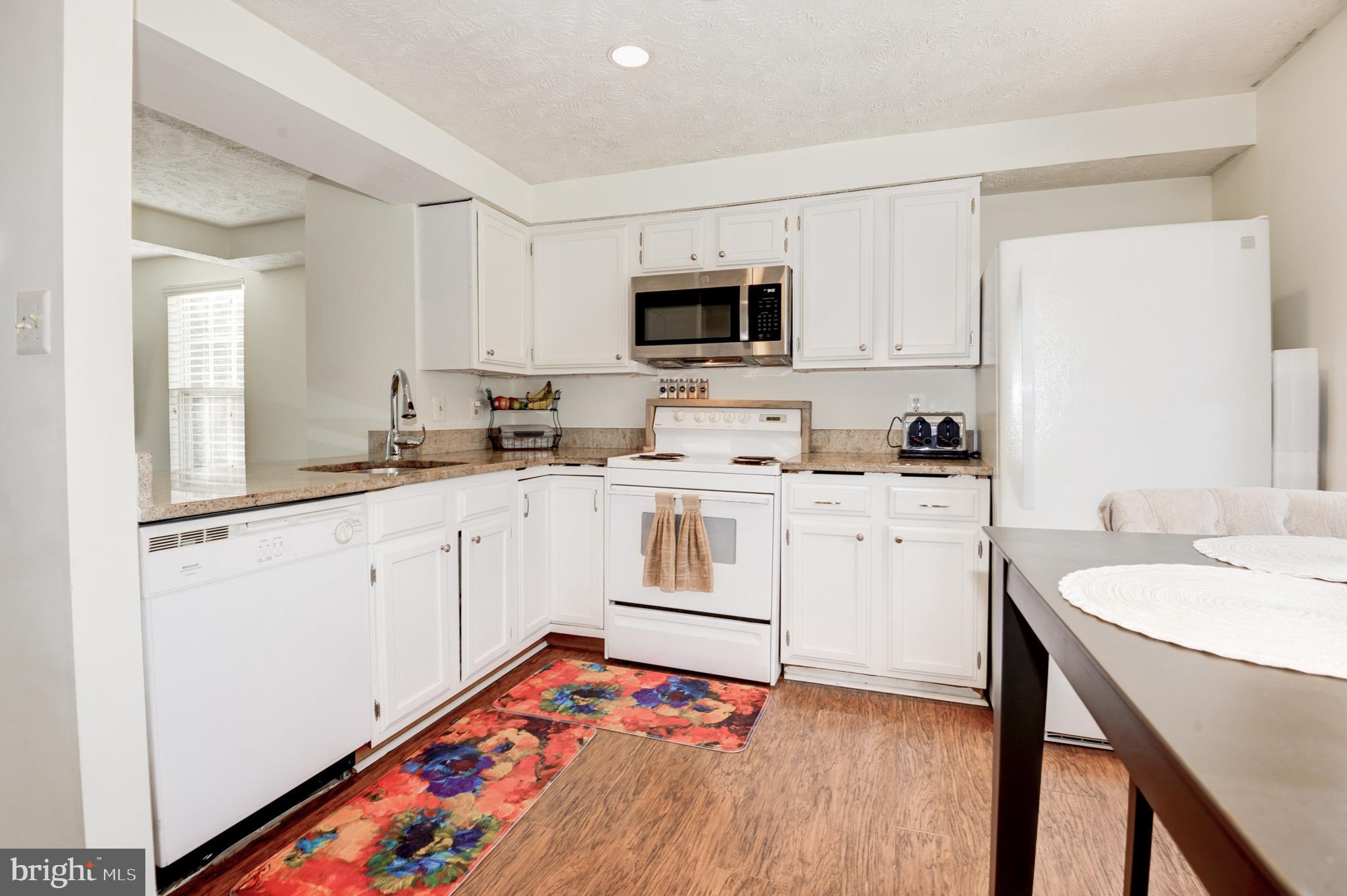 1598 WOODCREST DRIVE