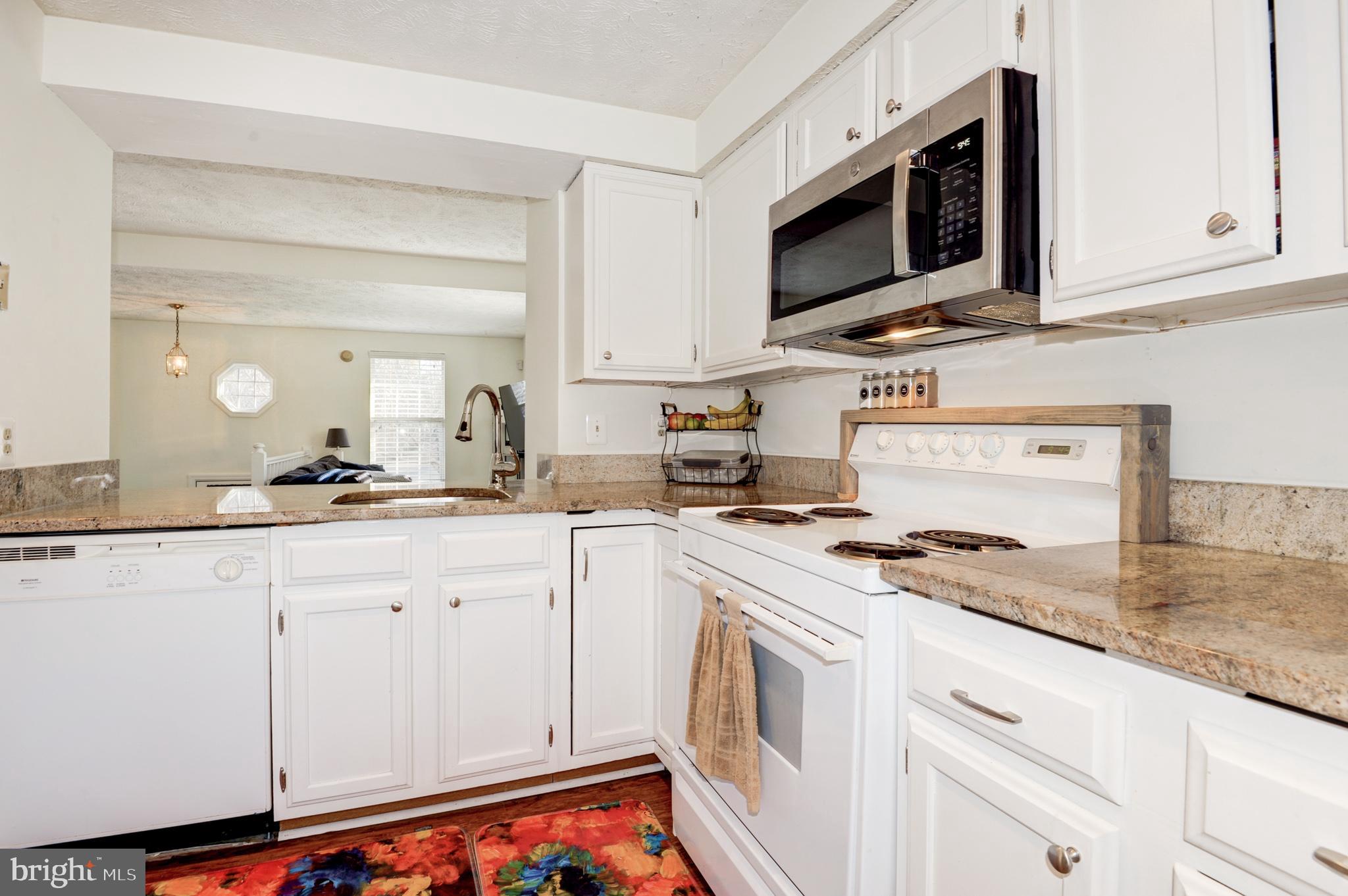 1598 WOODCREST DRIVE