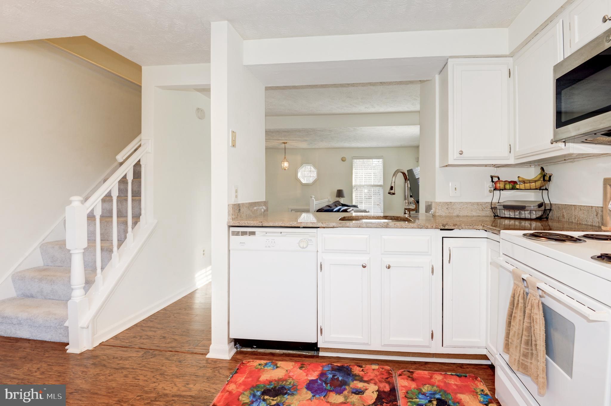 1598 WOODCREST DRIVE