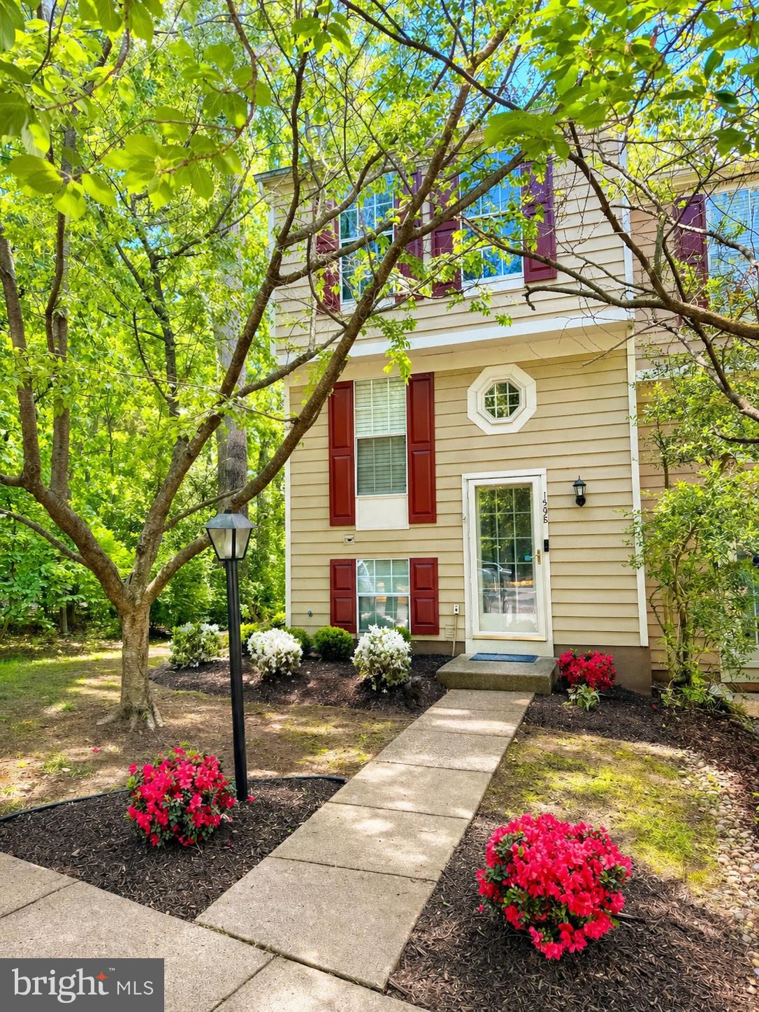 1598 WOODCREST DRIVE