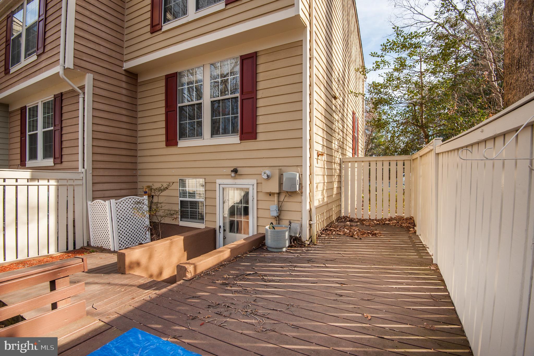 1598 WOODCREST DRIVE