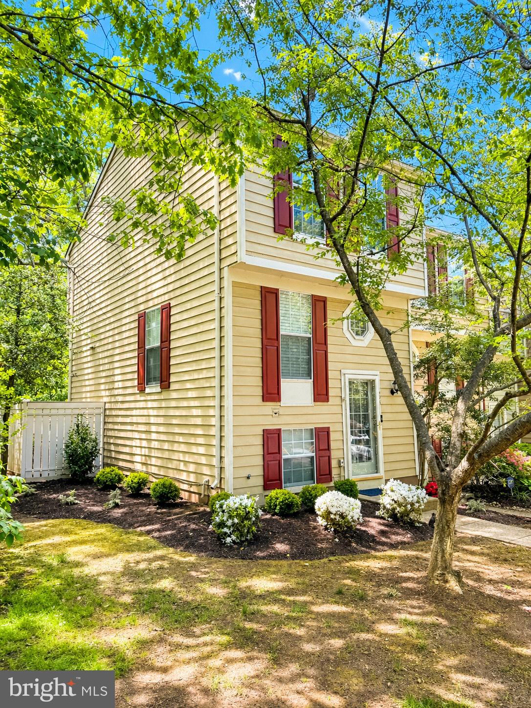 1598 WOODCREST DRIVE