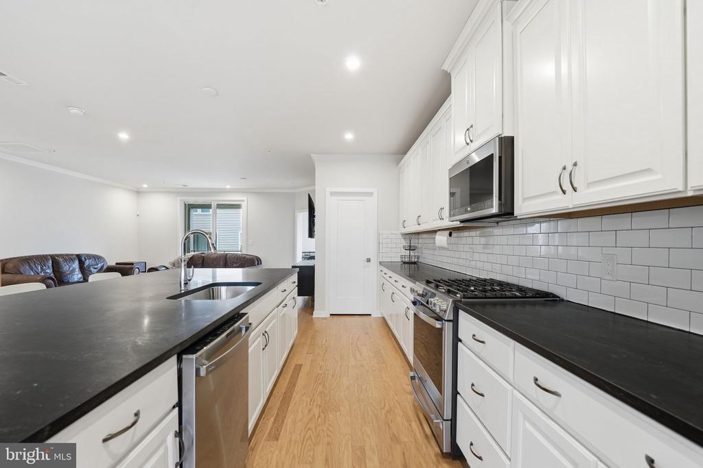 14421 BECKETT GLEN CIRCLE 1006
