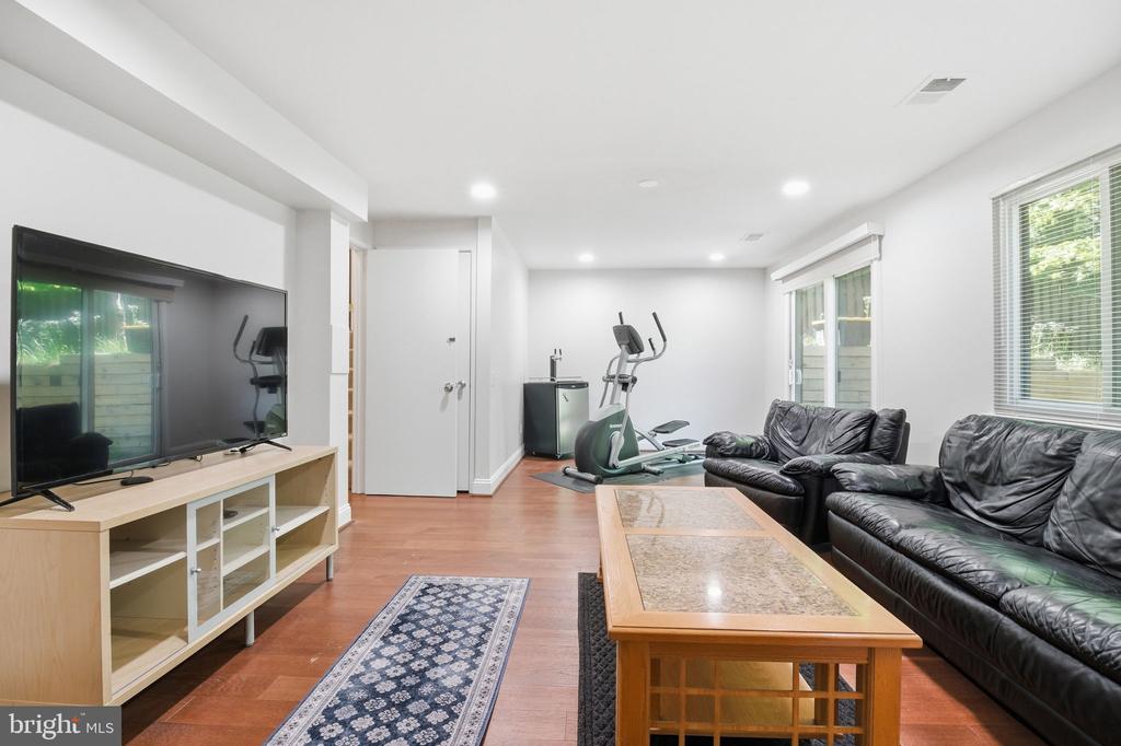 1509 FARSTA COURT