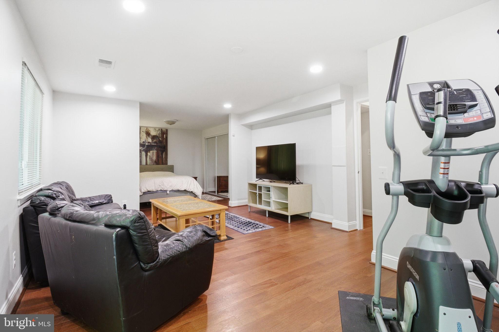 1509 FARSTA COURT