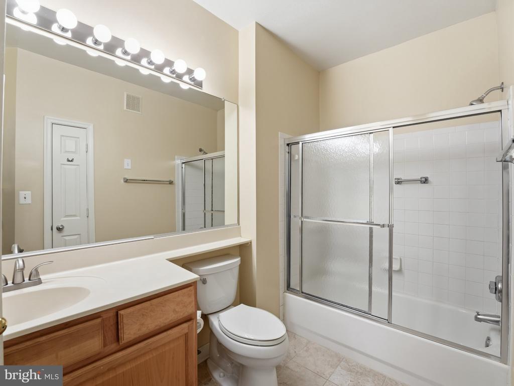 4135 FOUNTAINSIDE LANE Unit: 101