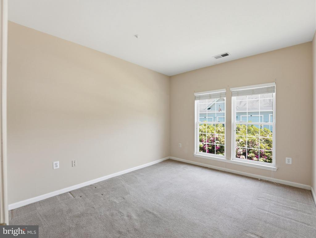 4135 FOUNTAINSIDE LANE Unit: 101
