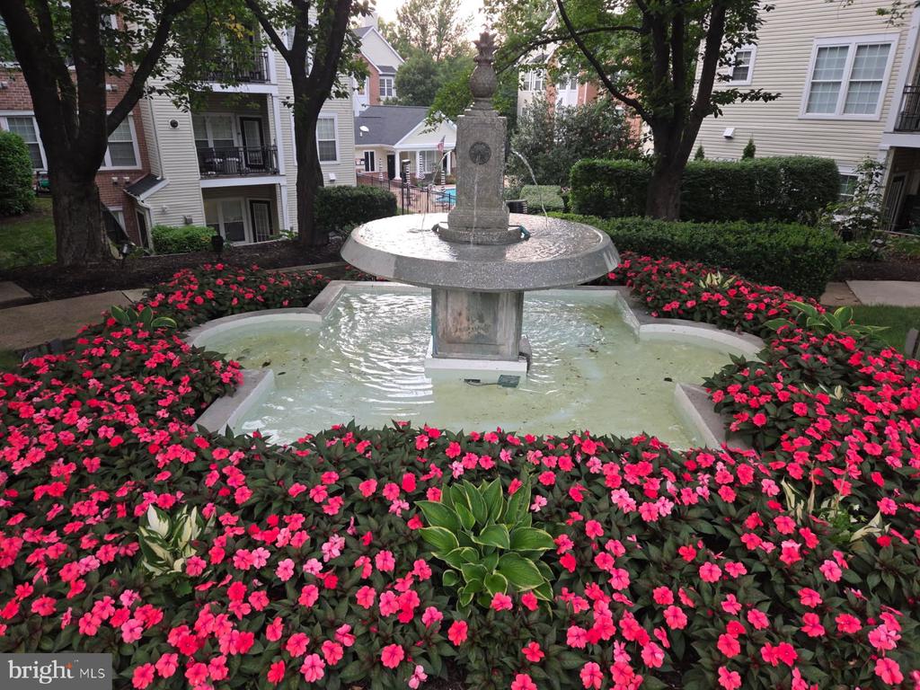 4135 FOUNTAINSIDE LANE Unit: 101